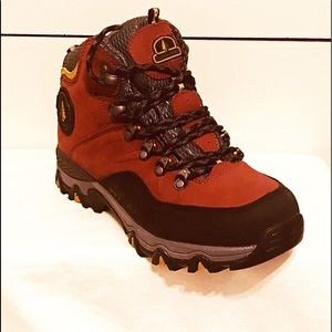 Comfortable, Supportive & Sturdy Hiking Boots NWOT
